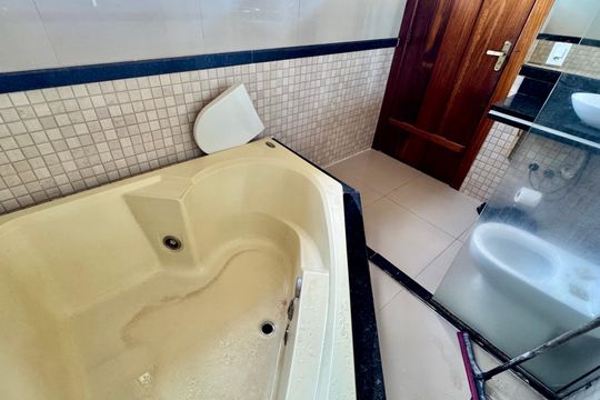 Banheiro Suíte  de casa de condomínio à venda com 4 quartos, 260m² em Taguatinga Norte (Taguatinga), Brasília