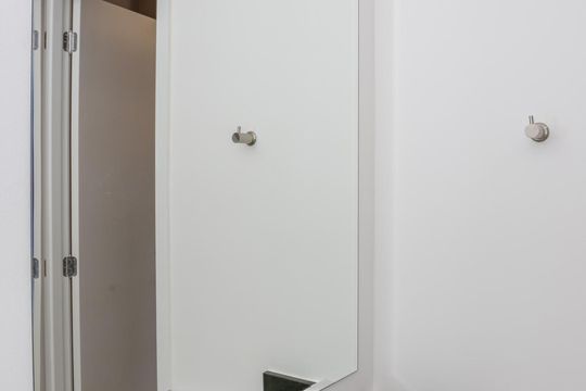 Banheiro Social de kitnet/studio para alugar com 1 quarto, 19m² em Água Branca, São Paulo