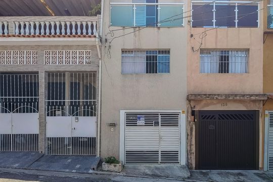 Fachada de casa para alugar com 2 quartos, 180m² em Vila Cruz das Almas, São Paulo