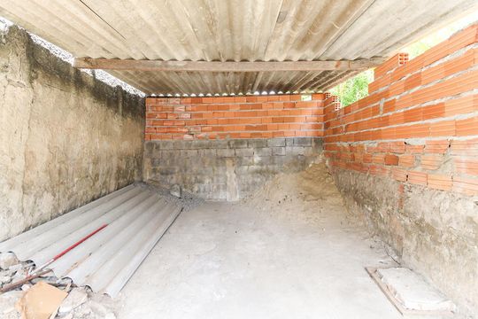 Garagem de casa à venda com 4 quartos, 330m² em Itaquera, São Paulo