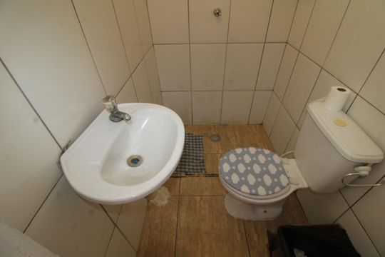 Banheiro de kitnet/studio para alugar com 1 quarto, 30m² em Água Fria, São Paulo