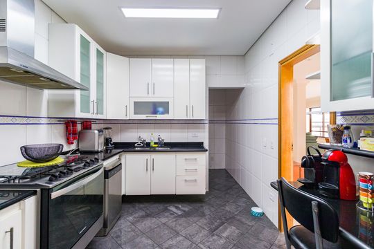 Apartamento à venda com 3 quartos, 297m² em Vila Suzana, São Paulo
