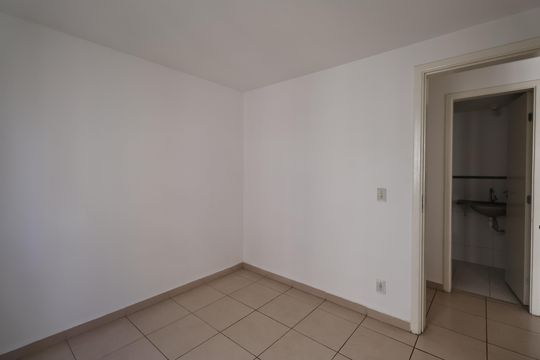 Quarto 1 de apartamento à venda com 2 quartos, 50m² em Parque Sao Vicente, Santo André