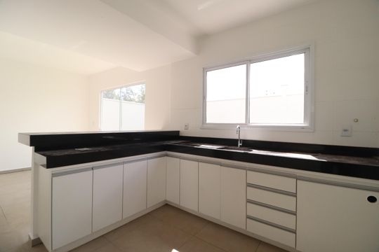 Cozinha de casa de condomínio para alugar com 3 quartos, 81m² em Granja Marileusa, Uberlândia