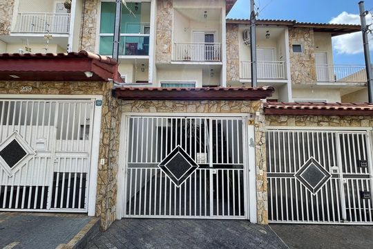 Fachada de casa à venda com 3 quartos, 257m² em Vila Rio Branco, São Paulo