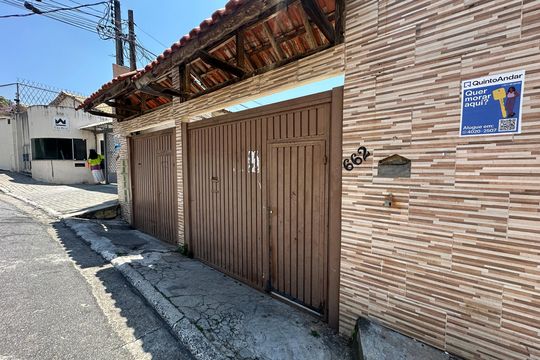 Fachada + Placa de casa para alugar com 1 quarto, 65m² em Jardim Esperanca, Barueri