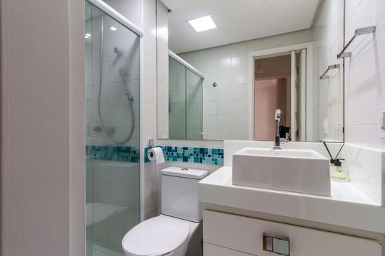 Banheiro de apartamento à venda com 1 quarto, 40m² em Santo Amaro, São Paulo