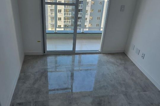 Sala de apartamento para alugar com 2 quartos, 50m² em Santo Cristo, Rio de Janeiro