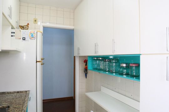 Cozinha de apartamento à venda com 2 quartos, 58m² em Jardim Umarizal, São Paulo