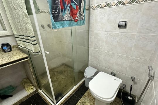 Banheiro social de apartamento à venda com 3 quartos, 240m² em Recreio dos Bandeirantes, Rio de Janeiro