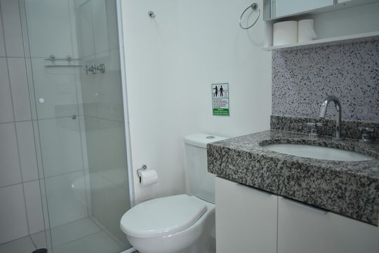Banheiro de kitnet/studio para alugar com 0 quarto, 21m² em Vila Mariana, São Paulo