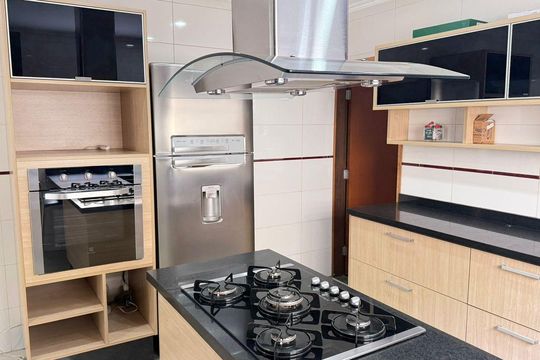 Casa à venda com 3 quartos, 214m² em Jabaquara, São Paulo