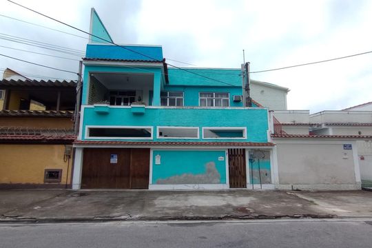 Fachada com Placa de casa à venda com 4 quartos, 200m² em Curicica, Rio de Janeiro