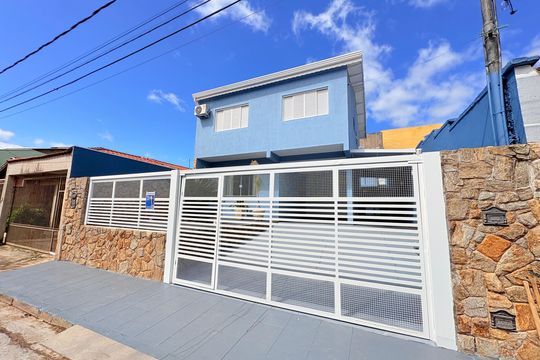 Fachada de casa à venda com 4 quartos, 255m² em Jardim Ermida Ii, Jundiaí