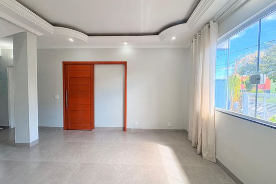 Sala de casa à venda com 4 quartos, 255m² em Jardim Ermida Ii, Jundiaí