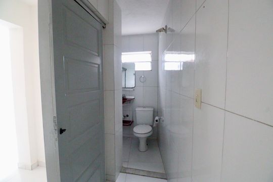 Banheiro de apartamento para alugar com 2 quartos, 57m² em Barbalho, Salvador