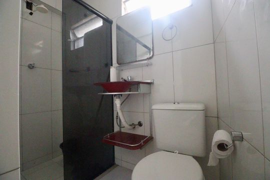 Banheiro de apartamento para alugar com 2 quartos, 57m² em Barbalho, Salvador