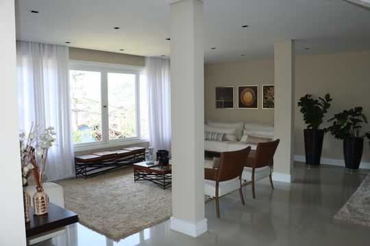 Casa de Condomínio para alugar com 3 quartos, 355m² em Jardim Indaia, Embu das Artes
