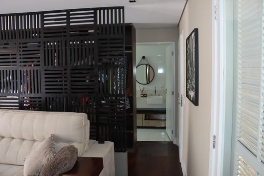 Suíte de casa de condomínio para alugar com 3 quartos, 355m² em Jardim Indaia, Embu das Artes