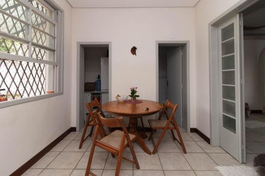 Cozinha e Área de Serviço de casa à venda com 3 quartos, 300m² em Partenon, Porto Alegre