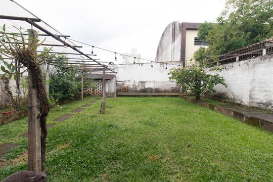 Quintal de casa à venda com 3 quartos, 300m² em Partenon, Porto Alegre