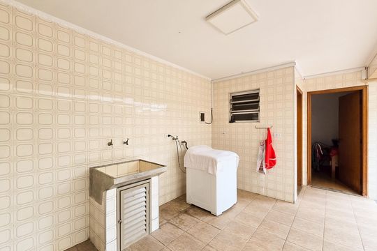 Área de Serviço de casa para alugar com 4 quartos, 305m² em Jardim Tres Marias, São Bernardo do Campo
