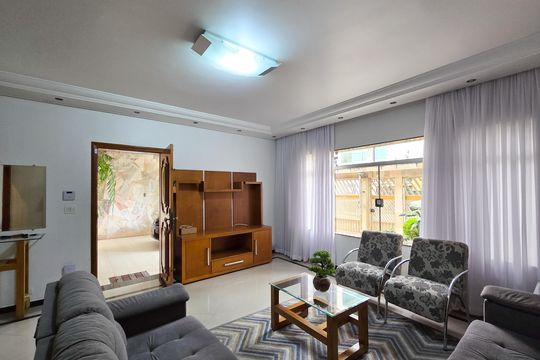 Casa para alugar com 4 quartos, 305m² em Jardim Tres Marias, São Bernardo do Campo