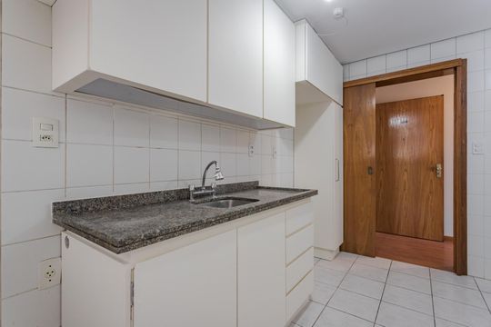 Cozinha de apartamento à venda com 2 quartos, 207m² em Bom Fim, Porto Alegre