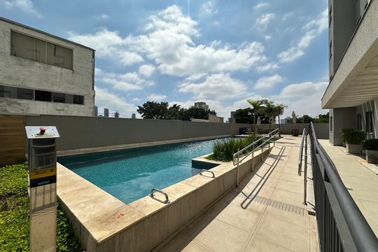 Área comum - Piscina de apartamento à venda com 1 quarto, 45m² em Jardim Tupanci, Barueri