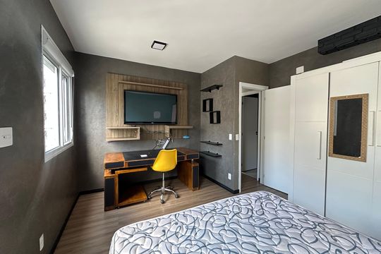 Quarto de apartamento à venda com 1 quarto, 45m² em Jardim Tupanci, Barueri