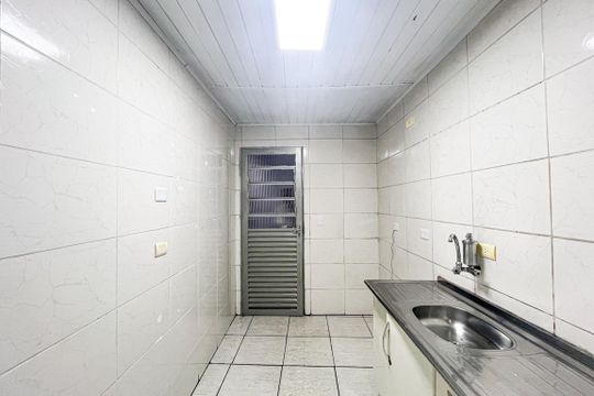 Cozinha de casa para alugar com 2 quartos, 80m² em Jardim Bandeirantes, São Paulo