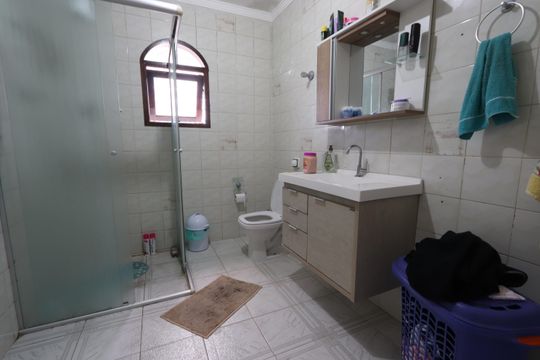Banheiro de cima de casa à venda com 3 quartos, 199m² em Jardim Cotiana, São Paulo