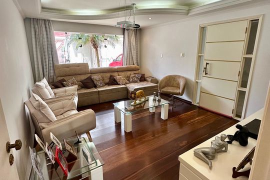 Casa à venda com 4 quartos, 350m² em Parque dos Passaros, São Bernardo do Campo