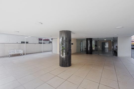 Entrada de apartamento à venda com 4 quartos, 160m² em Cerqueira César, São Paulo