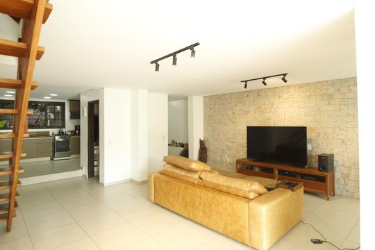 Sala de casa à venda com 3 quartos, 268m² em Vila Jardim, Porto Alegre