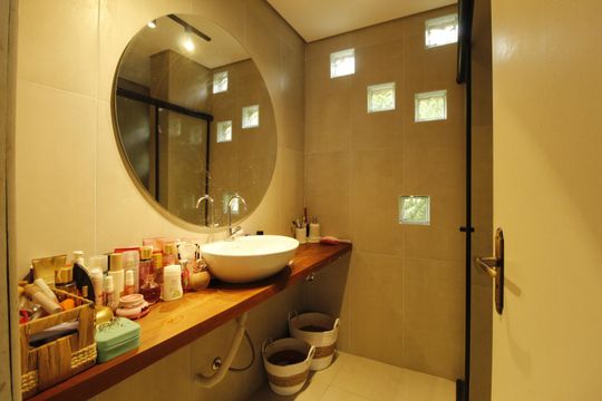 Banheiro de casa à venda com 3 quartos, 268m² em Vila Jardim, Porto Alegre