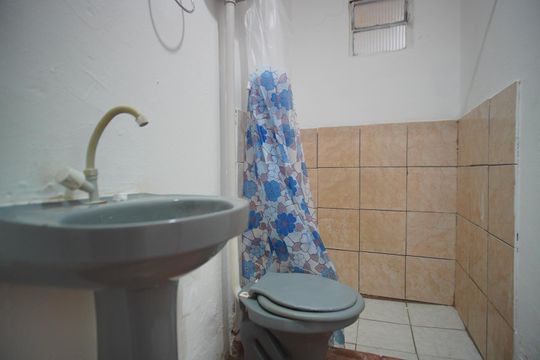 Banheiro da Suíte de casa à venda com 2 quartos, 80m² em Passo das Pedras, Porto Alegre