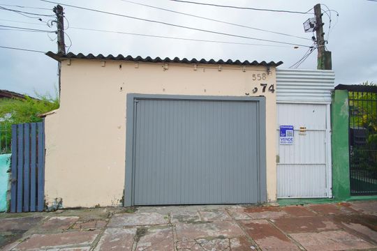 Fachada de casa à venda com 2 quartos, 80m² em Passo das Pedras, Porto Alegre