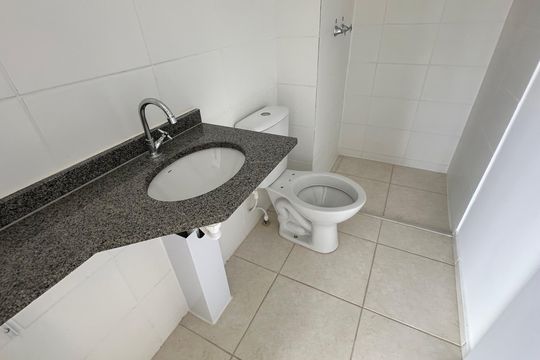 Banheiro social  de apartamento à venda com 3 quartos, 54m² em Barra da Tijuca, Rio de Janeiro