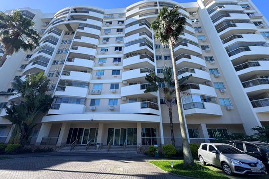 Fachada de apartamento à venda com 2 quartos, 70m² em Barra da Tijuca, Rio de Janeiro
