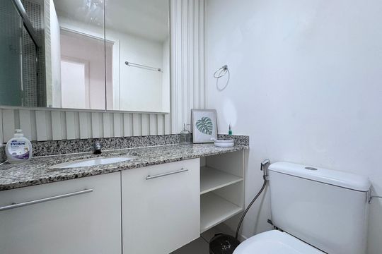 Banheiro Social de apartamento à venda com 2 quartos, 70m² em Barra da Tijuca, Rio de Janeiro
