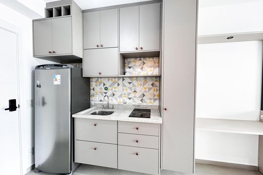 Cozinha de apartamento para alugar com 1 quarto, 25m² em Jardim das Acacias, São Paulo