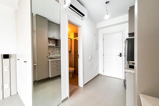 Cozinha de apartamento para alugar com 1 quarto, 25m² em Jardim das Acacias, São Paulo