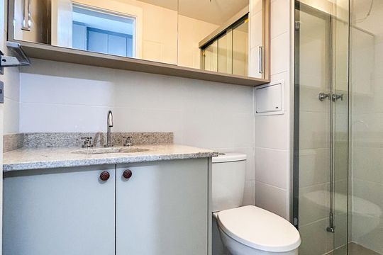 Banheiro de apartamento para alugar com 1 quarto, 25m² em Jardim das Acacias, São Paulo