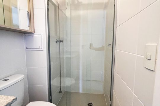 Banheiro de apartamento para alugar com 1 quarto, 25m² em Jardim das Acacias, São Paulo