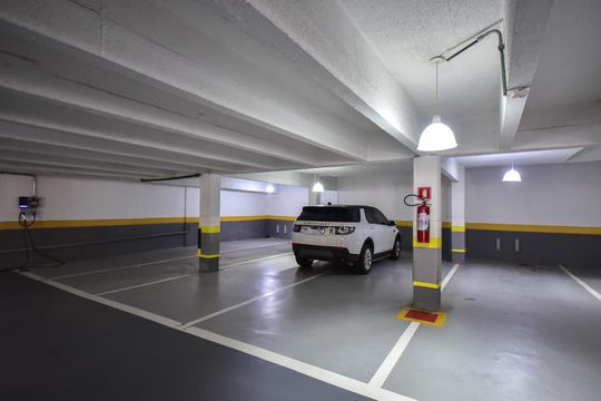 Vagas de Garagem de apartamento à venda com 3 quartos, 228m² em Real Parque, São Paulo