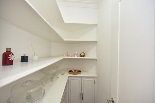 Armário do Corredor de apartamento à venda com 3 quartos, 228m² em Real Parque, São Paulo