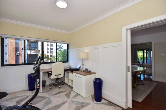 Escritório de apartamento à venda com 3 quartos, 228m² em Real Parque, São Paulo