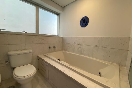 Banheiro da Suíte 1 de apartamento para alugar com 1 quarto, 60m² em Itaim Bibi, São Paulo