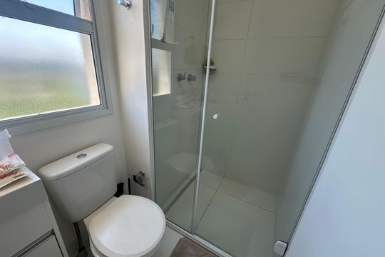 Banheiro da Suíte 2 de apartamento para alugar com 2 quartos, 69m² em Alphaville Empresarial, Barueri
